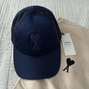 NWT AMI PARIS HAT